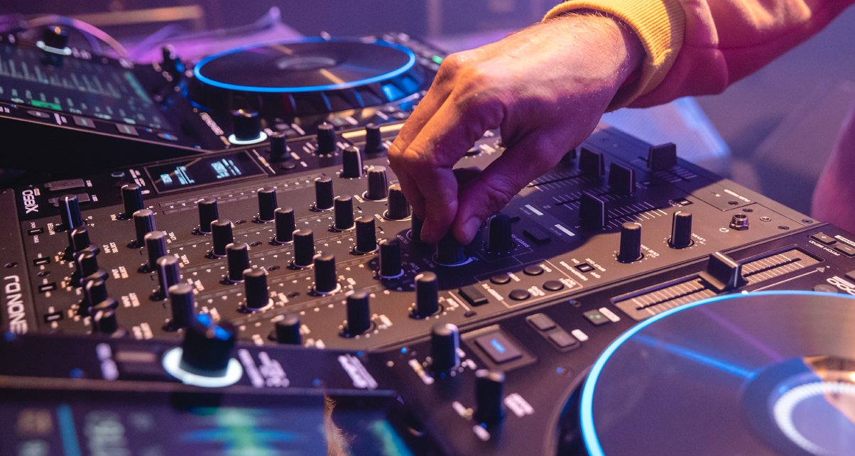 Denon DJ anuncia nuevos reproductores SC6000, SC6000M y el mezclador X1850 5