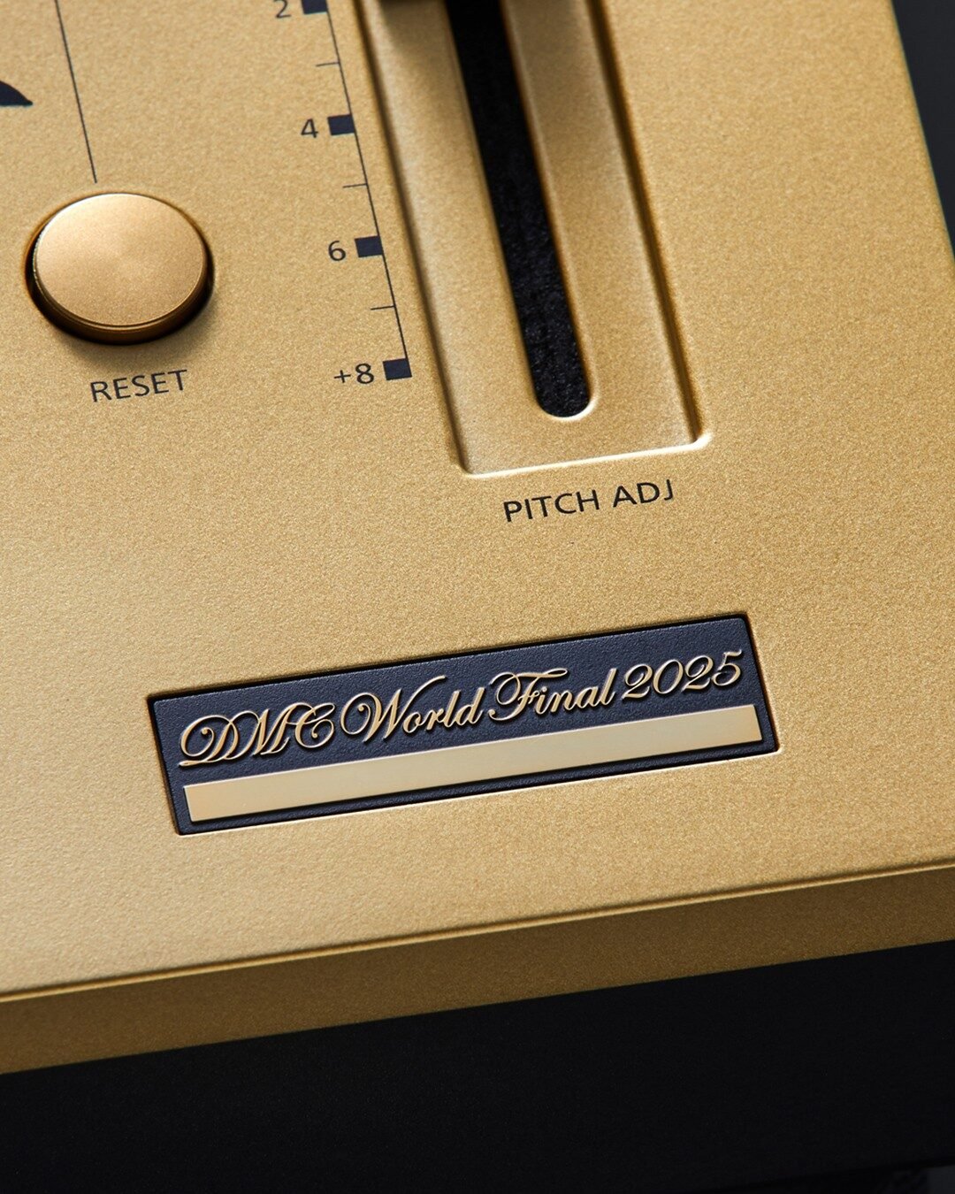 Technics SL-1200 MK7 Gold Edition DMC World 2025: espectacular homenaje a 60 años de historia y 40 años del campeonato 5 Technics SL-1200 MK7 Gold Edition